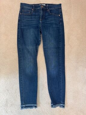 LOFT Dark Blue Skinny Ankle Jeans with Frayed Hem. Size 27